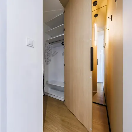 M4 Aura With Ac, Free Parking By Staynest Appartamento *