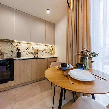 M4 Aura With Ac, Free Parking By Staynest Appartamento Rzeszów