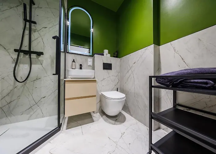 M4 Aura With Free Parking By Staynest